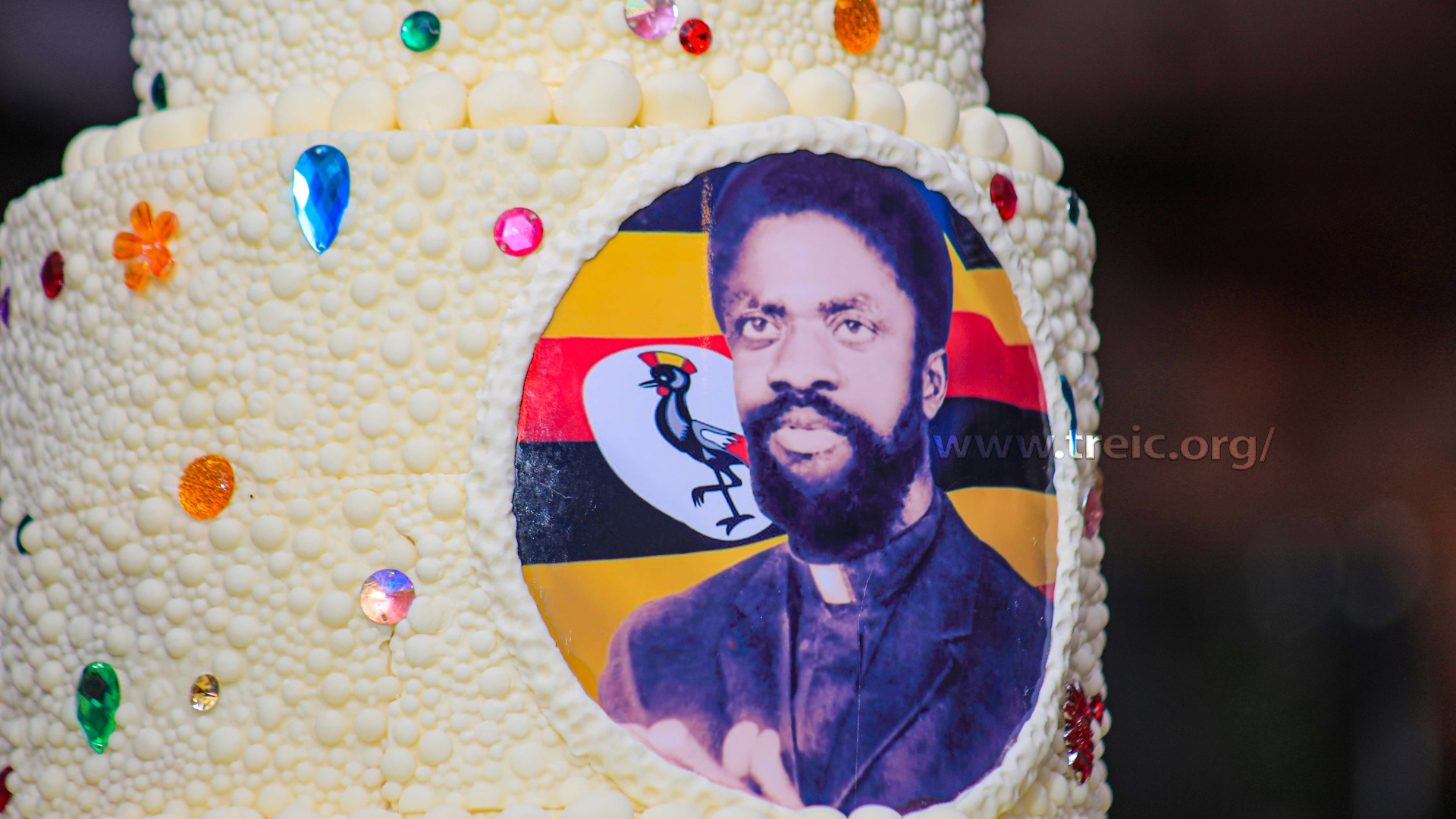 The cake is stunning and huge, which depicts the 54th celebration and convinces us to take the test when it's necessary.